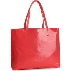 Torebka COCCINELLE - EO1 Delta Naplack E1 EO1 11 01 01 Polish Red R08. Czerwone shopper Coccinelle, bez wzorów, z lakierowanej skóry, lakierowane, bez dodatków. Za 1,149.00 zł.