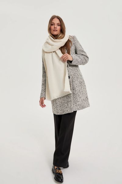 Gładki szal beżowy. Brązowe szaliki MOODO, bez wzorów, z poliesteru. Za 69.99 zł.