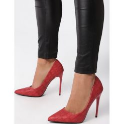 Czerwone Szpilki Bootless. Czerwone szpilki Born2be, bez wzorów, ze skóry, klasyczne, bez obcasa, na szpilce, bez zapięcia. Za 99.99 zł.