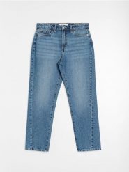 Jeansy mom fit z przekręconym szwem - niebieski. Niebieskie jeansy Sinsay, l, bez wzorów. Za 59.99 zł.