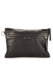Balenciaga Skórzana kopertówka w kolorze czarnym - 32 x 22 x 1 cm rozmiar: onesize. Czarne kopertówki Balenciaga, bez wzorów, z materiału, bez dodatków. Za 1,600.99 zł.