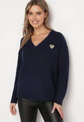 Granatowy Sweter z Wełną i Trójkątnym Dekoltem Zivida. Niebieskie swetry Born2be, bez wzorów, z jeansu, bez ramiączek. Za 129.99 zł.