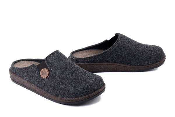 BEFADO 155D 183 brązowy, kapcie damskie. Szare obuwie domowe Befado, bez wzorów, bez zapięcia. Za 94.99 zł.