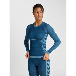 Damska dopasowana koszulka z długim rękawem bez szwów Hummel Clea. Niebieskie bluzki Hummel, bez wzorów, sportowe, bez kołnierzyka, bez ramiączek. Za 240.50 zł.