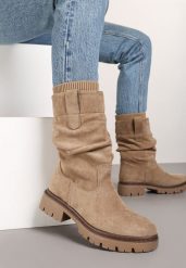 Ciemnobeżowe Ekozamszowe Botki z Marszczeniem przy Cholewce Zdobione Prążkowaną Wstawką Eloretina. Brązowe botki Renee, z aplikacjami, z jeansu, bez obcasa, na obcasie, bez zapięcia. Za 139.99 zł.