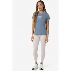 Koszulka SUPER.NATURAL W CANADIAN WOODS TEE. Niebieskie koszulki sportowe super.natural, bez wzorów, bez ramiączek. Za 249.99 zł.