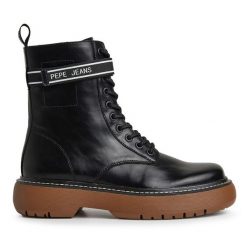 Trzewiki Pepe Jeans. Czarne botki Pepe Jeans, bez wzorów, z jeansu, bez obcasa, na płaskiej podeszwie, bez zapięcia. Za 579.99 zł.