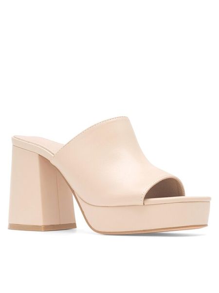 DeeZee Klapki KL-KK5606-1 Beżowy. Brązowe klapki DeeZee, bez wzorów, z syntetyku, bez obcasa. Za 159.99 zł.