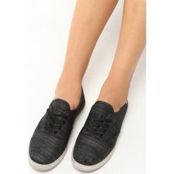 Czarne Tenisówki Yanna. Czarne trampki Born2be, bez wzorów, bez zapięcia. Za 29.99 zł.