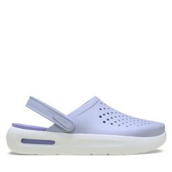 Klapki Crocs. Fioletowe klapki Crocs, bez wzorów, bez obcasa. Za 319.99 zł.