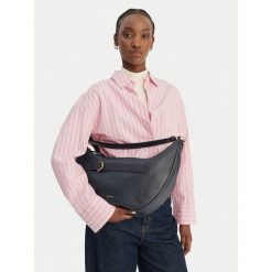 Torebka Coccinelle. Niebieskie torebki klasyczne Coccinelle, bez wzorów, bez dodatków. Za 1,599.99 zł.