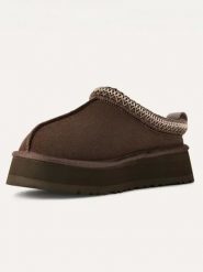 UGG Skórzane kapcie "Tazz" w kolorze brązowym rozmiar: 38. Brązowe obuwie domowe UGG, bez wzorów, bez zapięcia. Za 527.10 zł.