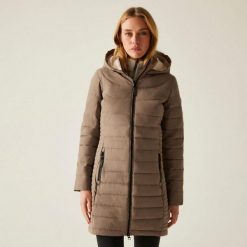 Płaszcz ocieplany damski REGATTA Andria. Brązowe płaszcze Regatta, bez wzorów, z puchu, bez kaptura. Za 239.99 zł.