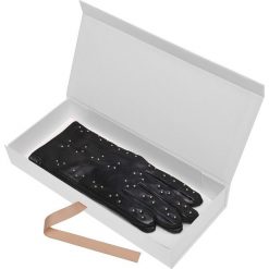 SKÓRZANE RĘKAWICZKI Z METALOWYMI NITAMI. Czarne rękawiczki TOP SECRET, bez wzorów, eleganckie. W wyprzedaży za 49.99 zł.