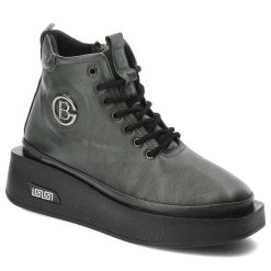 Zielone Botki Artiker Modne Obuwie Damskie. Zielone botki Artiker, bez wzorów, ze skóry, bez obcasa, na koturnie, bez zapięcia. Za 259.00 zł.