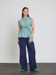 BGN Bluzka w kolorze turkusowym rozmiar: 36. Niebieskie bluzki BGN, bez wzorów, z tkaniny, bez kołnierzyka, bez ramiączek. Za 86.99 zł.