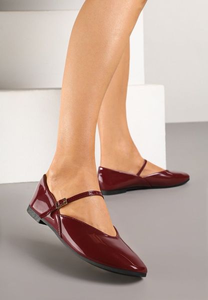 Bordowe Balerinki Vices z Paskiem z Klamerką Zdobione Przeszyciem Desilita. Czerwone baleriny Born2be, z aplikacjami, z jeansu, z okrągłym noskiem, bez obcasa, na obcasie. Za 59.99 zł.