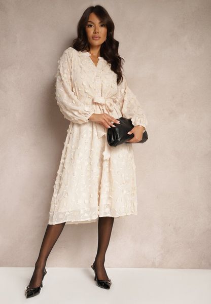 Jasnobeżowa Sukienka o Trapezowym Kroju z Paskiem Guzikami przy Dekolcie i Aplikacjami 3D Etinlia. Brązowe sukienki Renee, na co dzień, l, z aplikacjami, z wełny, eleganckie, bez kołnierzyka, bez ramiączek, midi, proste. Za 209.99 zł.