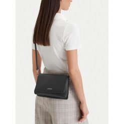 Torebka Lasocki. Czarne listonoszki Lasocki, bez wzorów, bez dodatków. Za 159.99 zł.