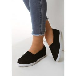 Czarne Tenisówki Intricacy. Czarne trampki Born2be, bez wzorów, z koronki, bez zapięcia. Za 39.99 zł.