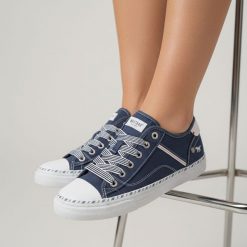 Trampki damskie Mustang, fason sznurowany niska cholewka gumowy nosek tekstylna podeszwa codzienny styl, granatowe, 1376-303-841. Niebieskie trampki Mustang, bez wzorów, z gumy, przed kostkę, bez zapięcia. Za 289.00 zł.