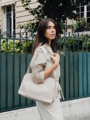 Maison héritage PARIS Skórzana torebka "Toki" w kolorze kremowym - 34 x 18 x 12 cm rozmiar: onesize. Brązowe torby na ramię Maison héritage PARIS, bez wzorów, z materiału, na ramię, bez dodatków. Za 435.95 zł.