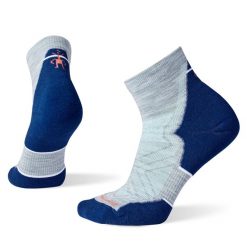 Skarpety Biegowe Damskie Smartwool Run Targeted Cushion Ankle Socks. Niebieskie skarpety Smartwool, bez wzorów. Za 81.99 zł.