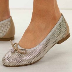 Złote skórzane baleriny damskie T.Sokolski W26-225. Żółte baleriny Sokolski, bez wzorów, z jeansu, bez obcasa, na płaskiej podeszwie. W wyprzedaży za 179.10 zł.