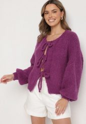 Fioletowy Kardigan Oversize z Wełną Zdobiony Kokardkami Eleathalie. Fioletowe kardigany Born2be, z aplikacjami, z jeansu. Za 139.99 zł.