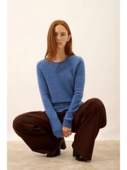 Just Cashmere Kaszmirowy sweter "Joyce" w kolorze niebieskim rozmiar: M. Niebieskie swetry Just Cashmere, m, bez wzorów, z kaszmiru, bez ramiączek. Za 434.99 zł.