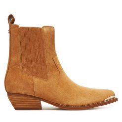 Kowbojki Guess. Brązowe botki Guess, z aplikacjami, bez obcasa, na słupku, bez zapięcia. Za 849.99 zł.