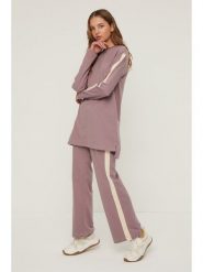 Trendyol 2-częściowy strój sportowy w kolorze fioletowym rozmiar: M. Różowe spodnie dresowe Trendyol, m, bez wzorów, outdoorowe. Za 100.95 zł.