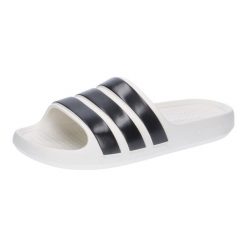 Klapki adidas Adilette Flow. Białe klapki Adidas, bez wzorów, z materiału, bez obcasa. Za 167.00 zł.