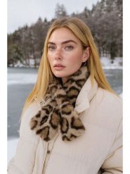 Lucky Bees Szal w kolorze beżowym - 106 x 15 cm rozmiar: onesize. Brązowe szaliki Lucky Bees, bez wzorów, z futra. Za 130.81 zł.