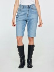 Szorty jeansowe damskie niebieskie eria 286. Niebieskie szorty Big Star, bez wzorów, z jeansu. W wyprzedaży za 29.99 zł.