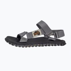 Sandały GUMBIES SCRAMBLER SANDAL UNISEX. Szare sandały Gumbies, bez wzorów, sportowe, bez obcasa, bez zapięcia. Za 99.99 zł.