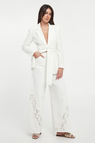 Jeansy damskie z haftem TWINSET. Jeansy Twinset Milano, bez wzorów. W wyprzedaży za 999.20 zł.