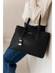 Lia Biassoni Skórzana torebka w kolorze czarnym - 38 x 24 x 15 cm rozmiar: onesize. Czarne torby na ramię Lia Biassoni, bez wzorów, z materiału, przez ramię, bez dodatków. Za 304.99 zł.