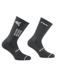 Skarpety rowerowe NORTHWAVE Own The Race Sock czarny. Czarne skarpety Northwave, bez wzorów, z dzianiny. Za 39.00 zł.