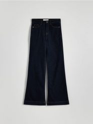 Jeansy flare - granatowy. Niebieskie jeansy Reserved, bez wzorów. W wyprzedaży za 99.99 zł.