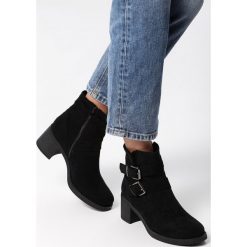 Czarne Botki Shelby. Czarne botki Born2be, bez wzorów, z okrągłym noskiem, przed kolano, bez obcasa, bez zapięcia. Za 119.99 zł.