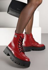 Czerwone Botki Workery w Stylu Basic z Aplikacją przy Cholewce Azelda. Czerwone botki Renee, z aplikacjami, z jeansu, bez obcasa, na płaskiej podeszwie, bez zapięcia. Za 159.99 zł.
