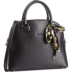 Torebka LIU JO - M Satchel A19097 E0040 Nero 22222. Czarne torebki klasyczne Liu Jo, bez wzorów, ze skóry ekologicznej, bez dodatków. W wyprzedaży za 419.00 zł.