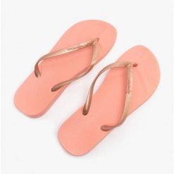 Japonki plażowe damskie Ipanema Anatomic Tan Fem. Czerwone klapki Ipanema, bez wzorów, bez obcasa. Za 59.99 zł.