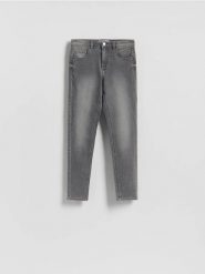 Jeansy slim fit push up - jasnoszary. Szare jeansy Reserved, bez wzorów. Za 89.99 zł.