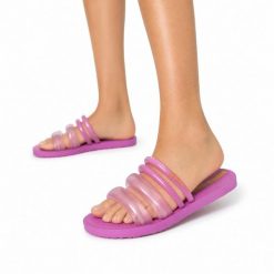 Klapki damskie Ipanema 26727 PUFFER TIRAS FEM. Czerwone klapki Ipanema, bez wzorów, z materiału, bez obcasa. Za 69.00 zł.