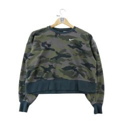 Second life - Bluza damska Nike Rebel Cropped Camo zielona - Jak nowy. Zielone bluzy Nike, s, bez wzorów, bez kaptura. Za 127.76 zł.