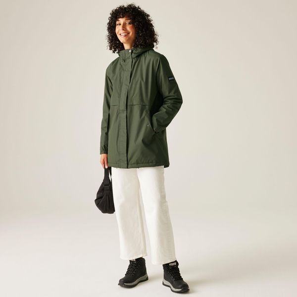 Kurtka damska przejściowa ocieplana przeciwdeszczowa Brielly. Zielone kurtki sportowe Regatta, bez wzorów, z puchu, bez kaptura, trekkingowe. Za 299.99 zł.