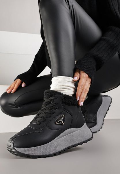 Czarne Sneakersy Śniegowce Vices na Grubej Podeszwie z Trójkątną Ozdobą Filritisa. Czarne trapery i śniegowce Born2be. Za 104.99 zł.