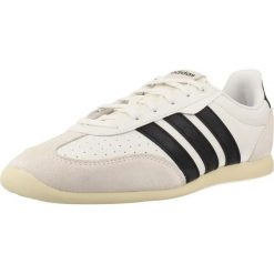 Buty ADIDAS KI6726 BARREDA LO Biały. Białe trekkingi Adidas, z tkaniny, na fitness i siłownię. Za 329.00 zł.